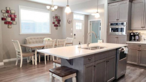 4 Bedroom Home - Walk To Pools And Beach #9